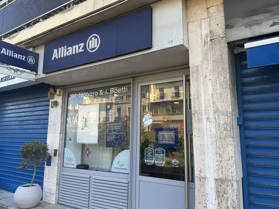 Devanture de l'agence Allianz Corniche Kennedy