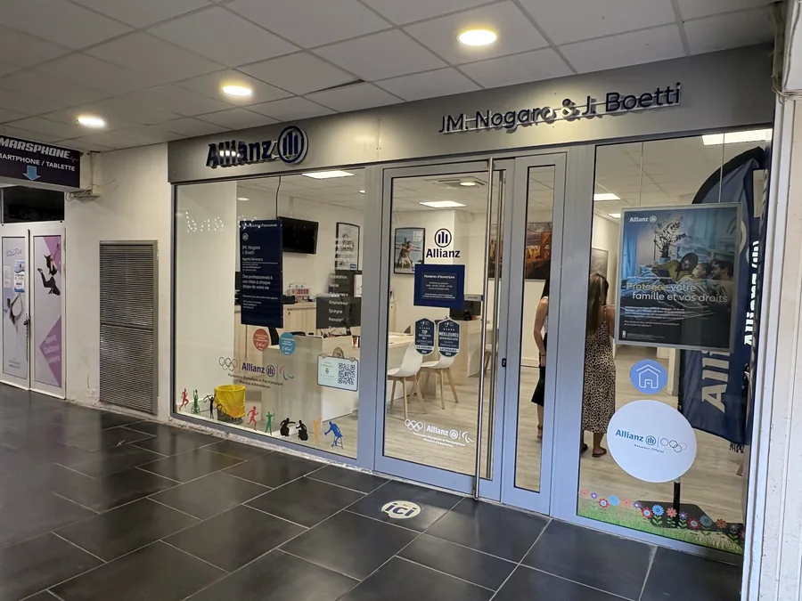 Devanture de l'agence Allianz La Rouvière